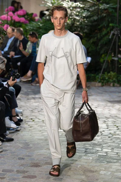 Look 12